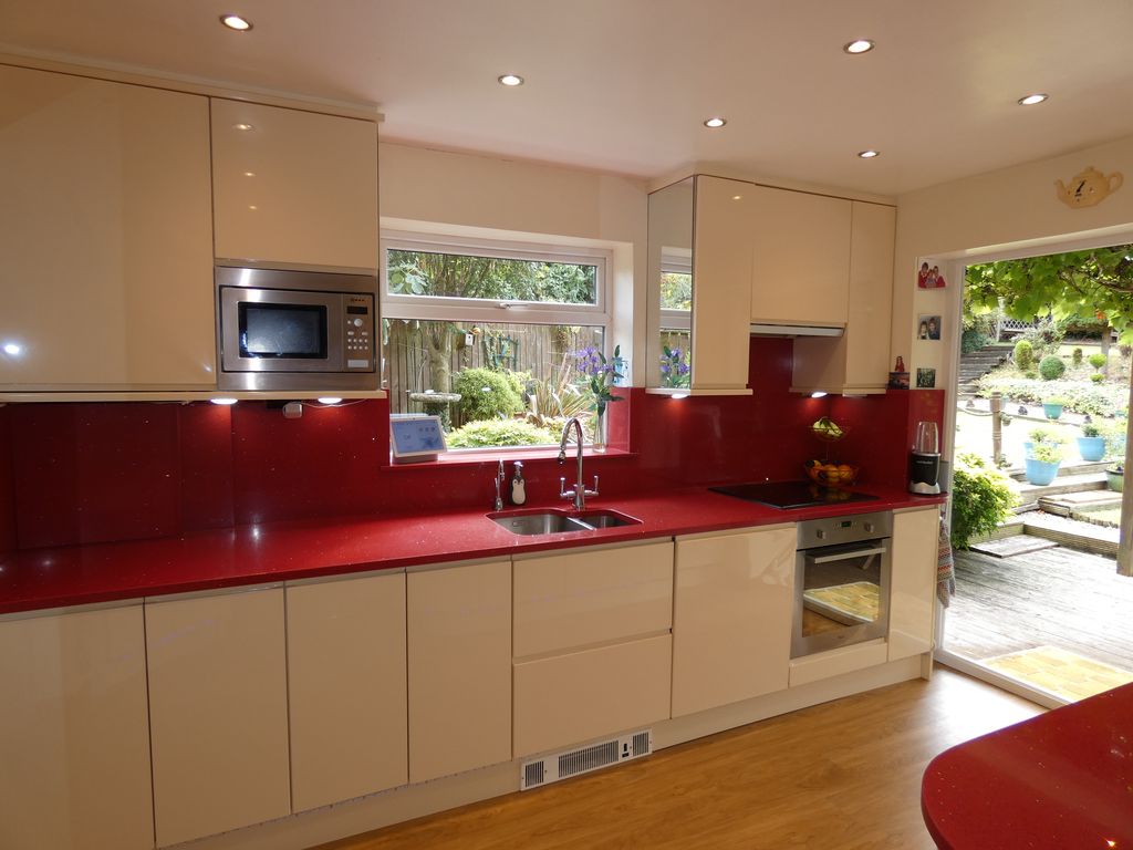 Kitchen- click for photo gallery